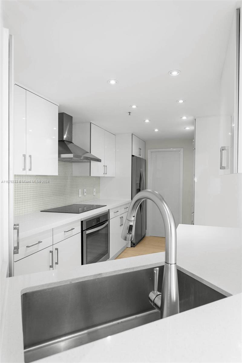 COURVOISIER COURTS CONDO - Residential Lease