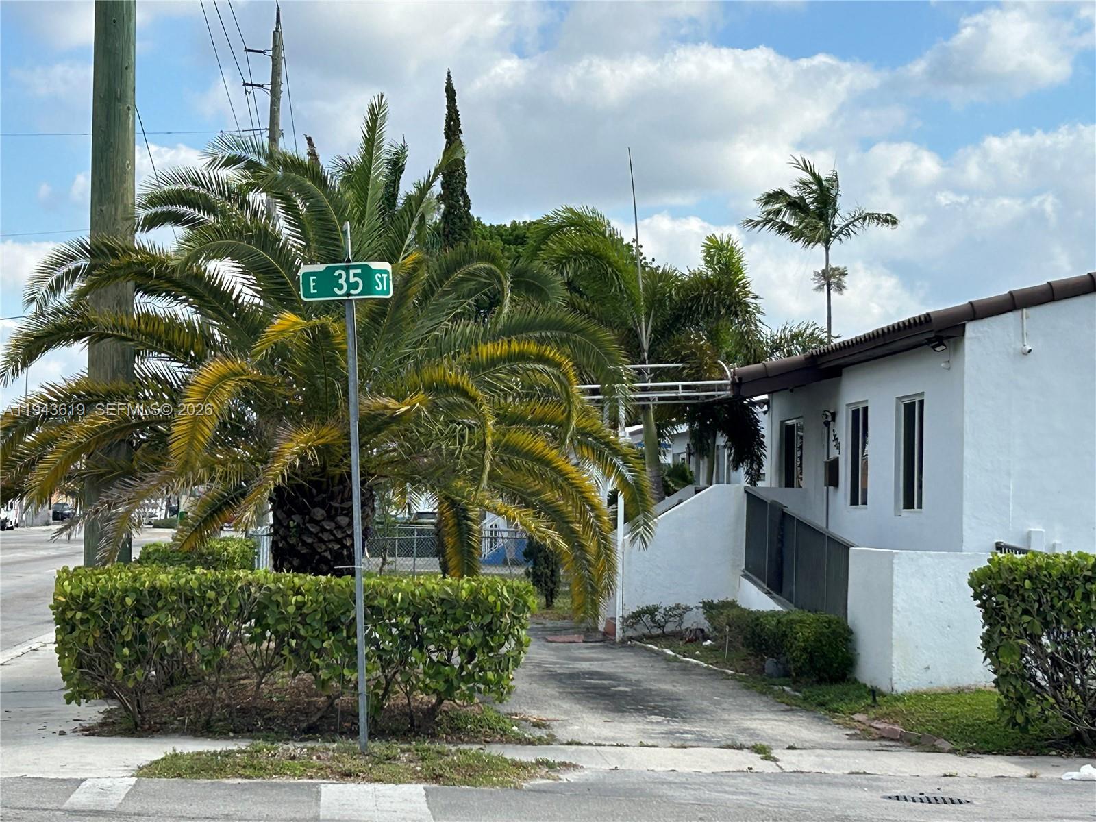 CORNER LOT IDEAL DEVELOPMENT SITE OR CLINIC, DOCTORS' OFFICE, TRAVEL SERVICES, OR MIX-USE PROJECT.
