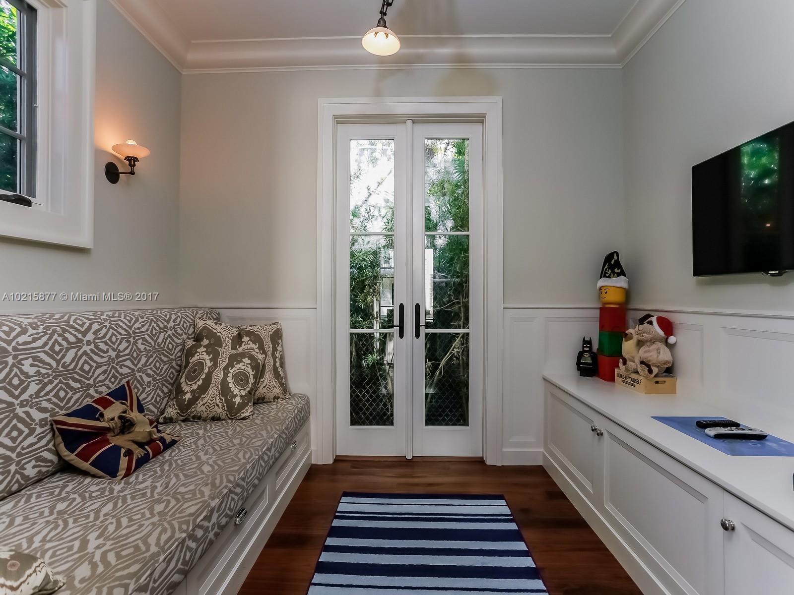 THE MOORINGS - Residential