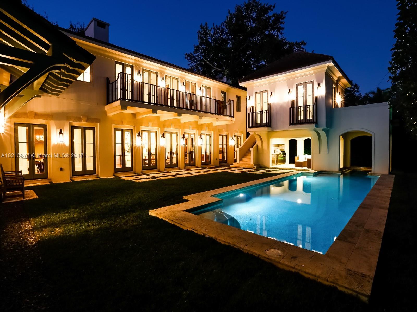 THE MOORINGS - Residential