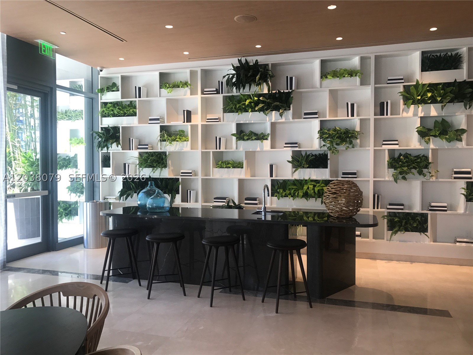 Beautiful and cozy 1-bedroom, 1-bath residence in the highly sought-after Brickell Heights. This stylish unit features a modern European-style kitchen with quartz countertops, premium stainless-steel appliances, and elegant tile flooring throughout.
Enjoy access to an exceptional collection of resort-style amenities, including multiple pools, a state-of-the-art fitness center, spa, social rooms, children's playroom, business center, movie theater, concierge services, valet parking, and much more.
Ideally located on South Miami Avenue, between Mary Brickell Village and Brickell City Centre, placing you just steps away from premier dining, shopping, entertainment, and Miami's vibrant urban lifestyle. Experience luxury living in the heart of Brickell.