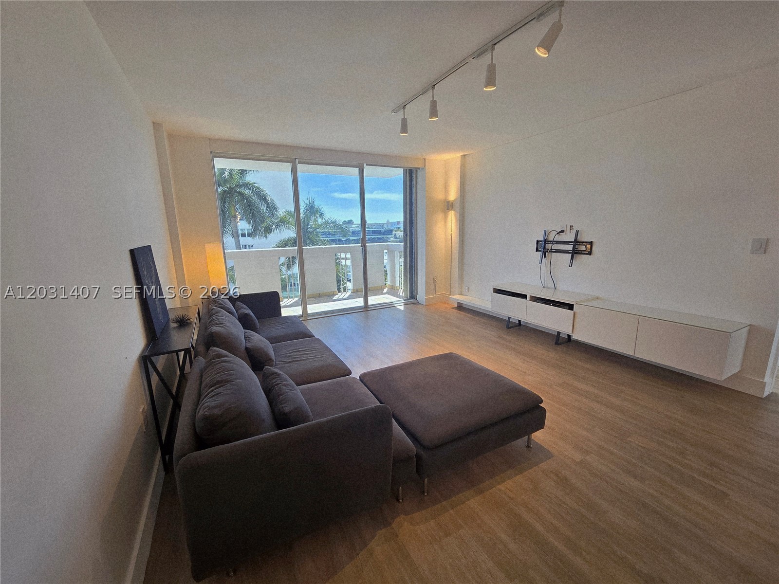 SOUTH BAY CLUB CONDO - Residential Lease