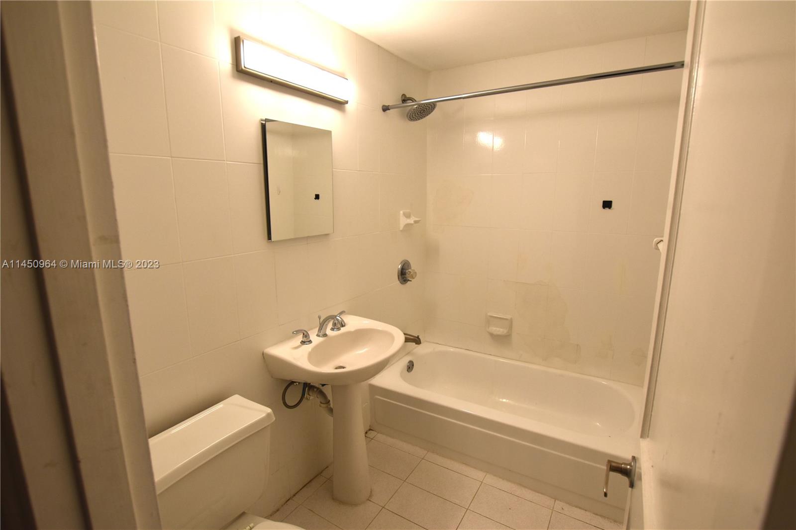 ENGLEWOOD - Residential Lease