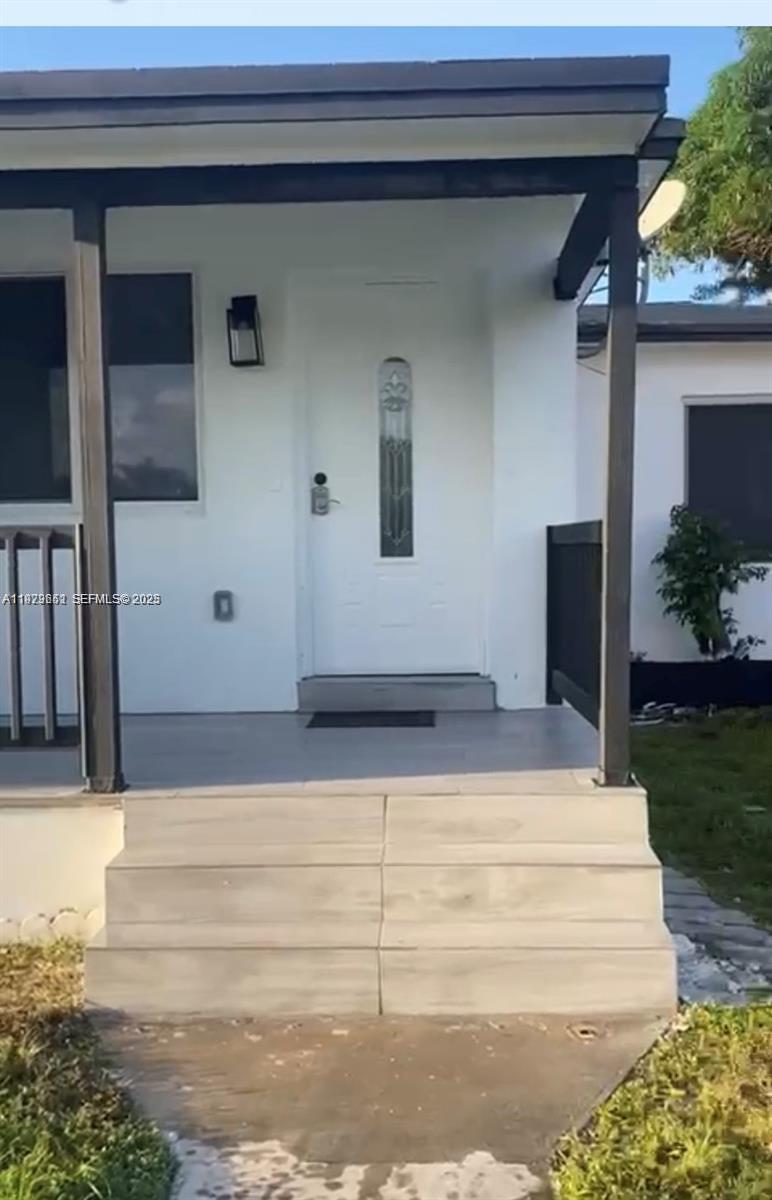 AMAZING FULLY RENOVATED-SINGLE FAMILY HOME. THIS 3-BEDROOM, 2- BATHROOM PROPERTY FEATURES NEW FLOORS, NEW APPLIANCES, NEW A/C, AND A BRIGHT OPEN LAYOUT. LARGE BACKYARD. VINYL FLOOROIDNG, AND NGARDEN VIEW. EXCELLENT LOCATION CLOSE TO MAJOR HIGHWAYS, SHOPPING AND SCHOOLS. NO HOA. FIRST-TIME BUYERS AND INVESTORS WELCOME. EASY TO SHOW. PLEASE TEXT THE LISTING AGENT 48 HOUS BEFORE SHOWING