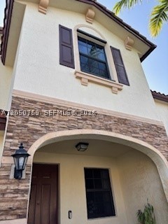 2-story 3/2.5 townhouse in the Fresno comunity at The Vineyards. This property is priced below market to sell quickly. The property is a Smart House lights and HVAC system operated by cell phone. property comes with a westinghouse generator and plug in accessories. Luandry room is located upstairs. High ceilings both downstairs and upstairs. Granite counters and stainless appliances. Primary bedroom has generous sized bathroom and walkin closet. Enjoy resort style clubhouse and pool. Low HOA fees. property is in a gated community. Close to shopping, restaurants, hospital and schools. Call for more details.
