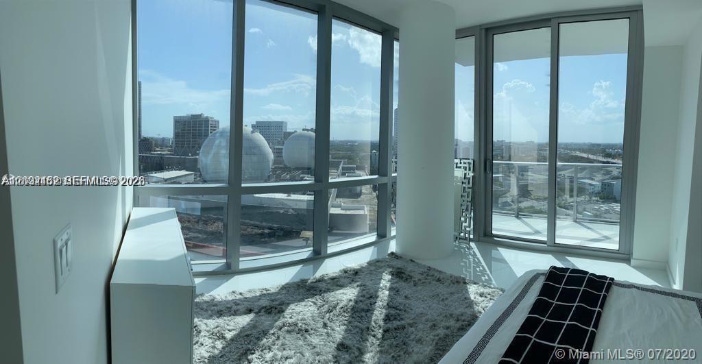 PARAMOUNT WORLD CENTER - Residential