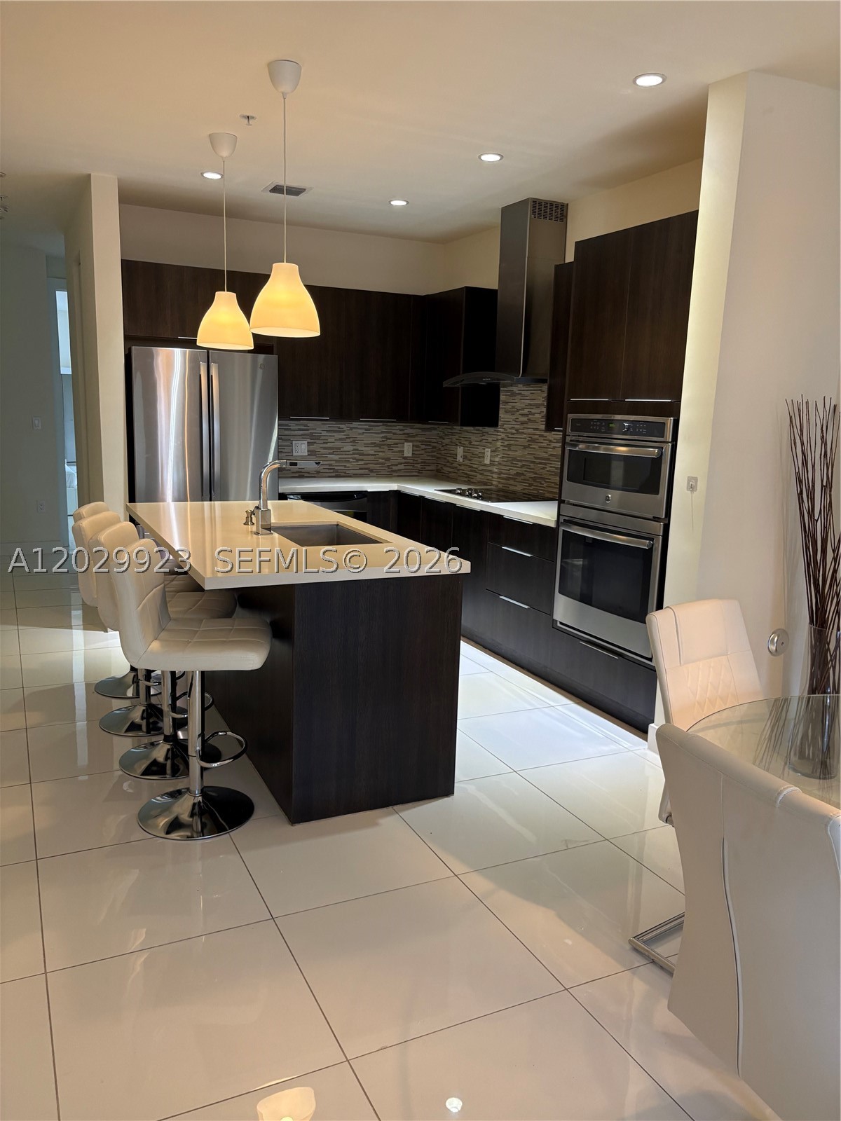 ENJOY A MODERN AND SPACIOUS APARTMENT IN A PRIME LOCATION !!!! FULLY FURNISHED $3650 .
FOR THOSE WHO PREFER A BLANK CANVAS, UNFURNISHED OPTION IS $3800.
PLEASE CALL OR TEXT LISTING AGENT FOR APPOINTMENT OR MORE DETAIL