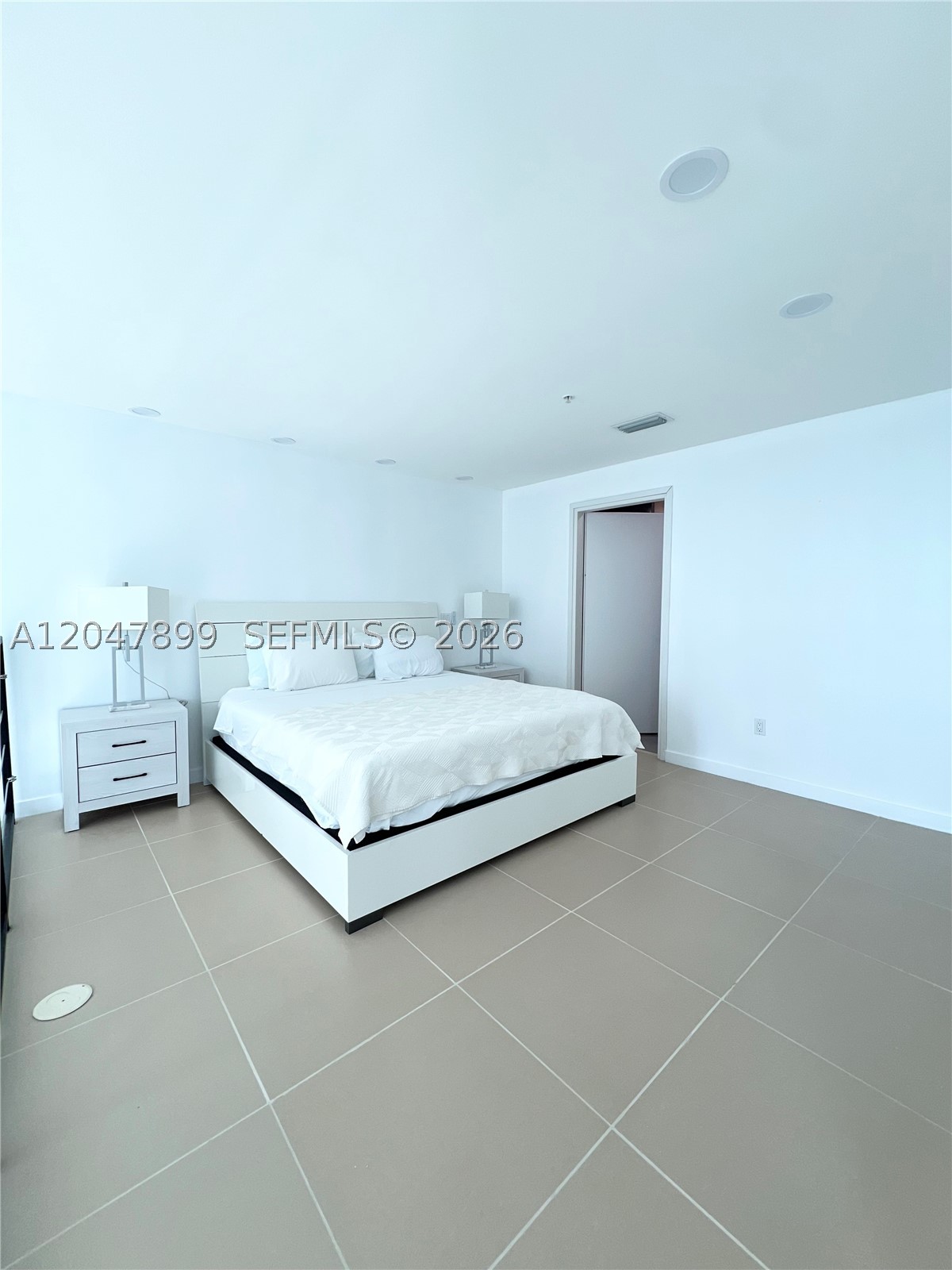 MET 1 CONDO - Residential