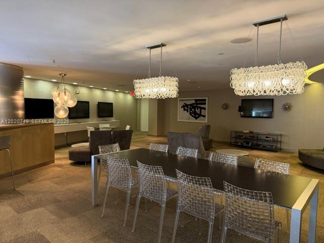 MINT CONDO - Residential