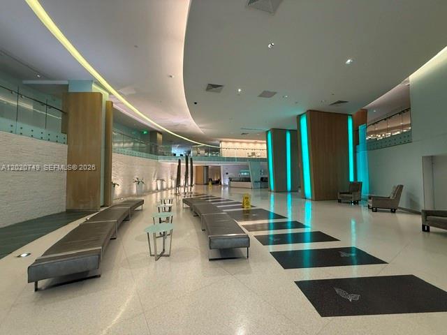 MINT CONDO - Residential