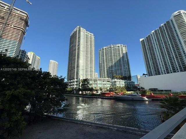Amazing 2 bed 2 bath, with gorgeous river and city views. Stainless steel appliances and rolling kitchen island. Five-star amenities building with a nice-sized pool, gym, spa, sauna, steam room, jacuzzi, kids play, pool and more, excellent location, walking to Brickell City Center. Location Offers Easy Access to All Major Roadways, Shopping, Dining, Public Parks, Public Transportation and much more. Call today easy to show