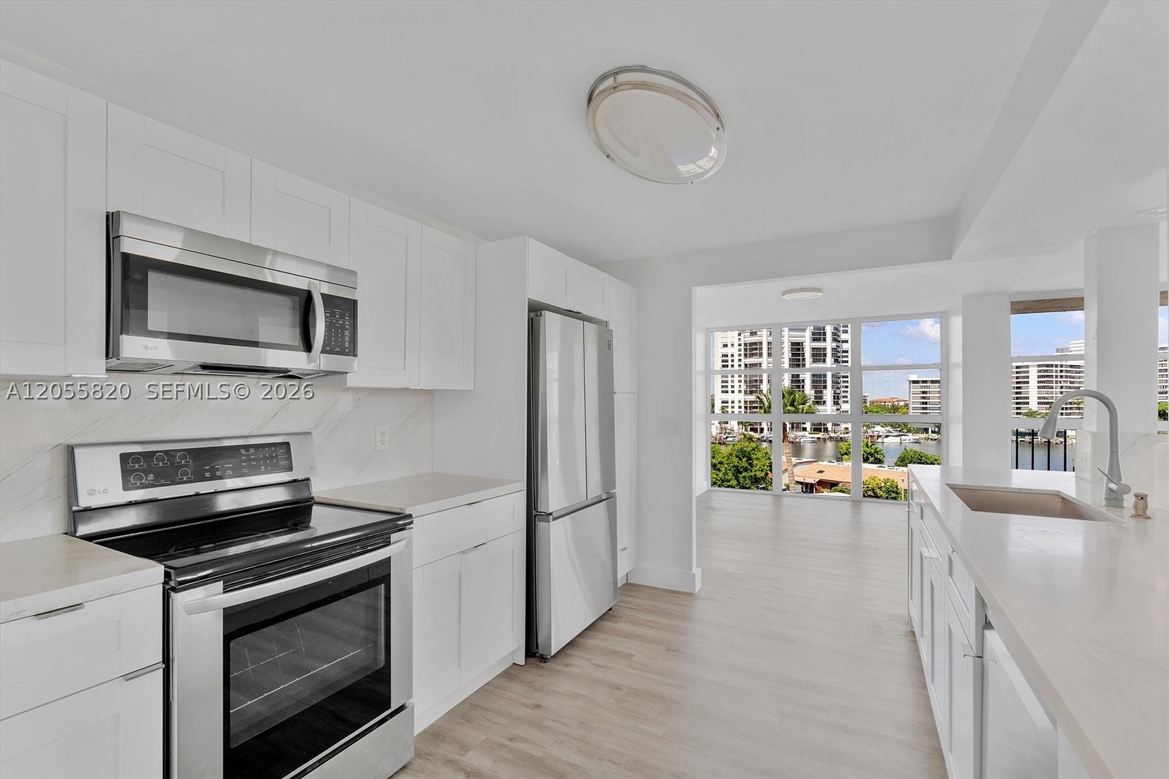 200 LESLIE CONDO - Residential