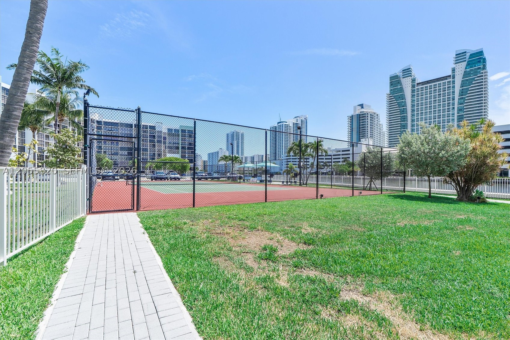 200 LESLIE CONDO - Residential