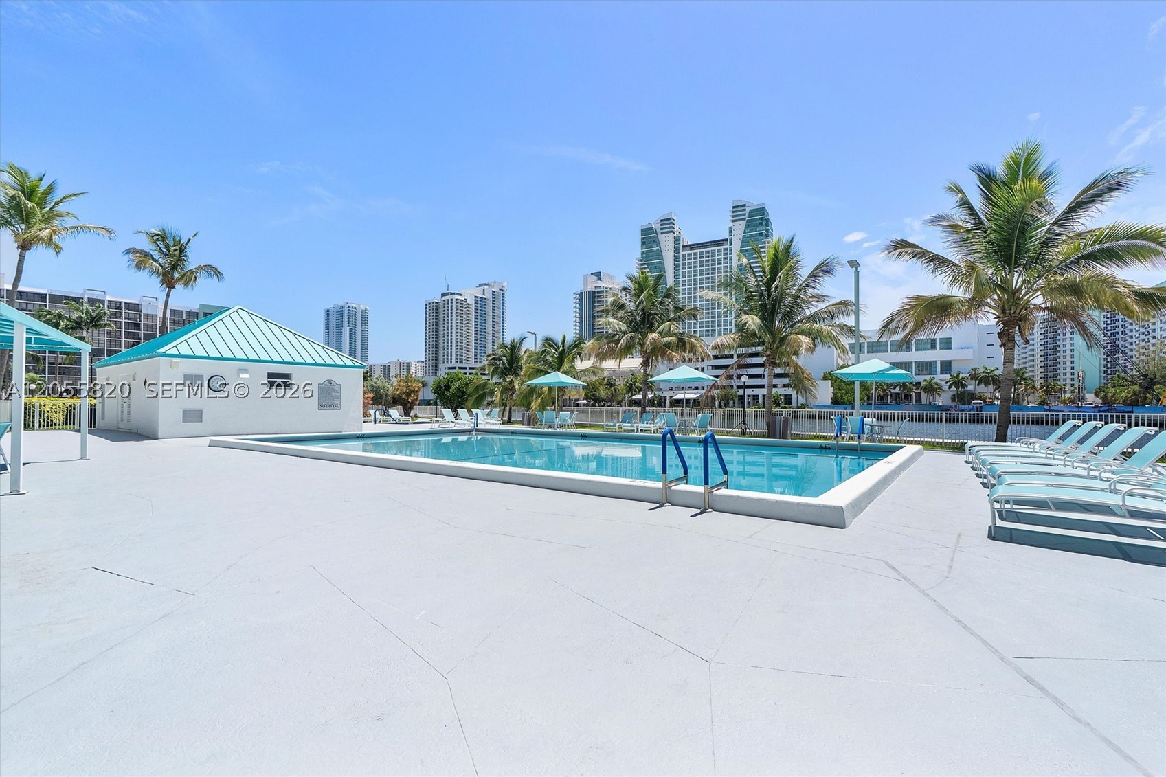 200 LESLIE CONDO - Residential