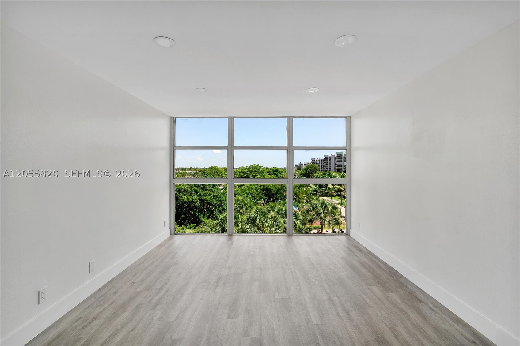200 LESLIE CONDO - Residential