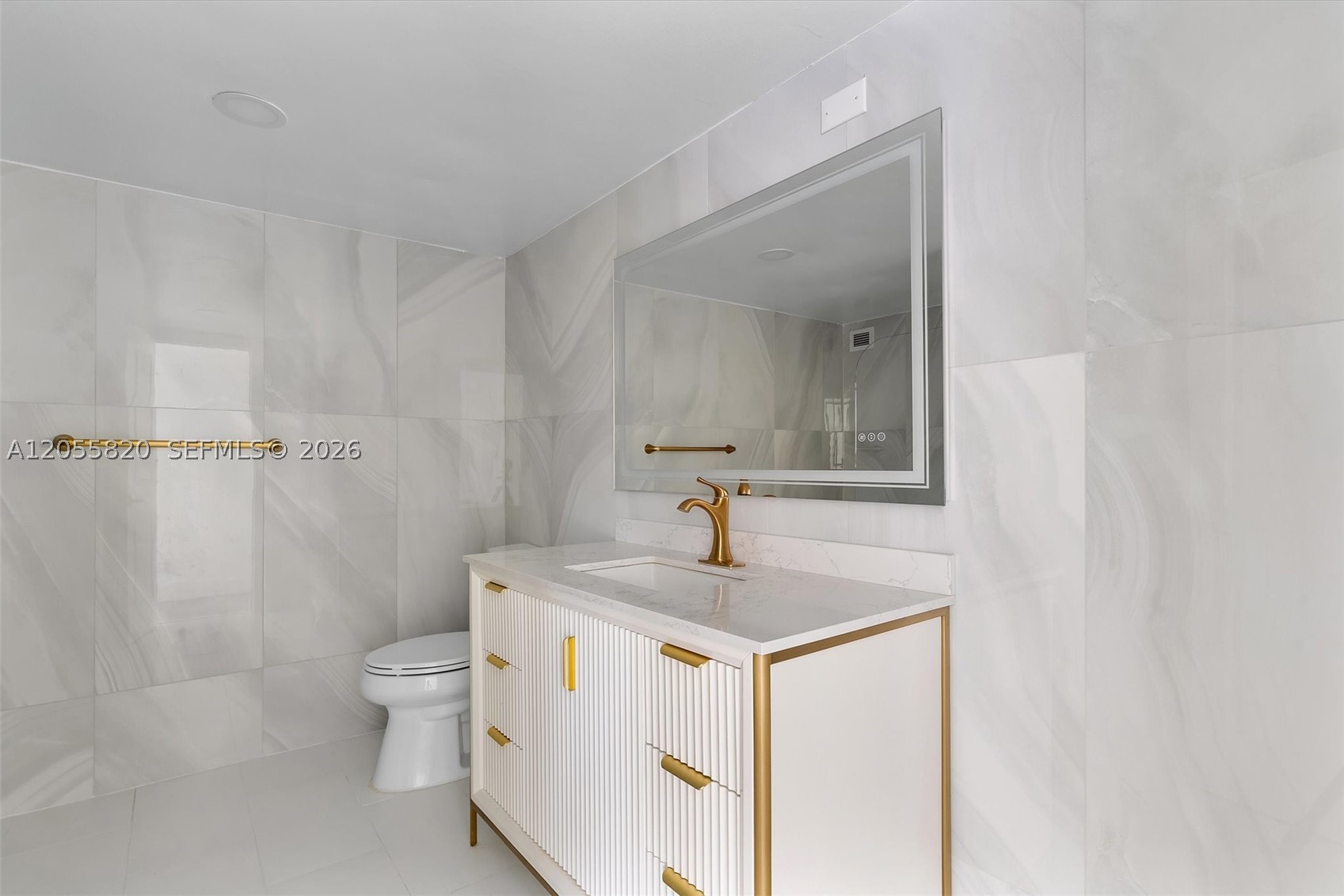 200 LESLIE CONDO - Residential