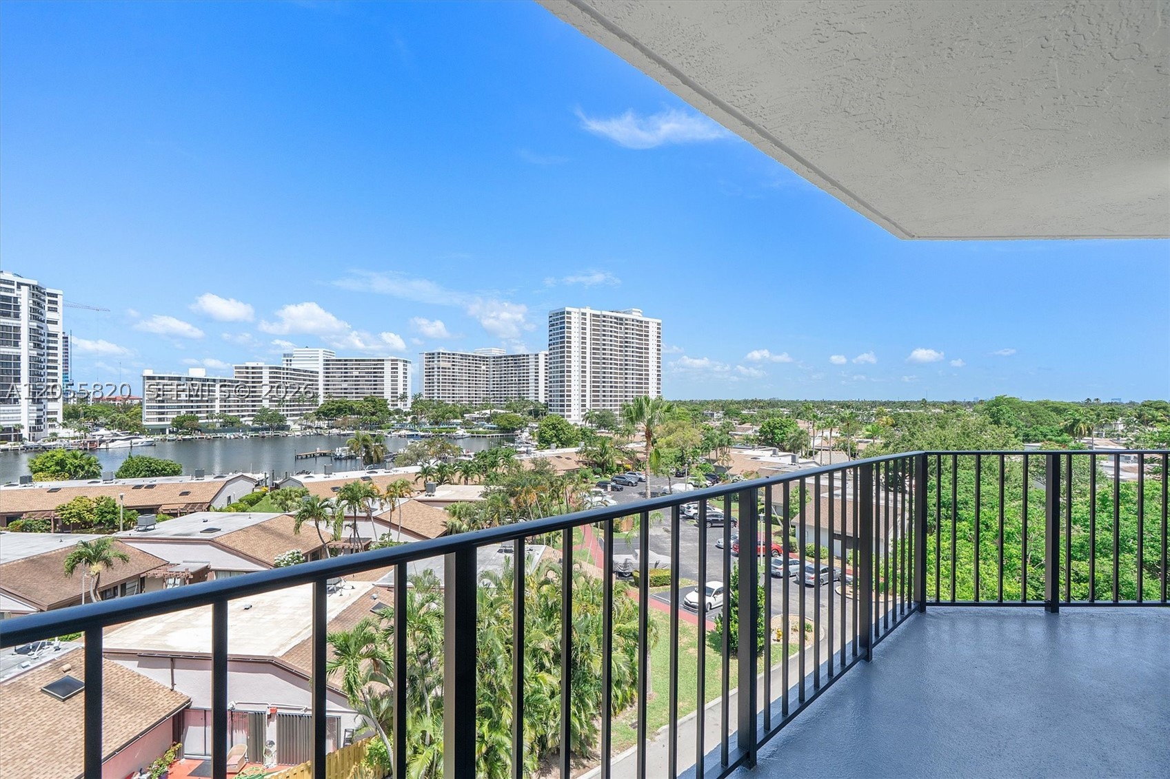 200 LESLIE CONDO - Residential