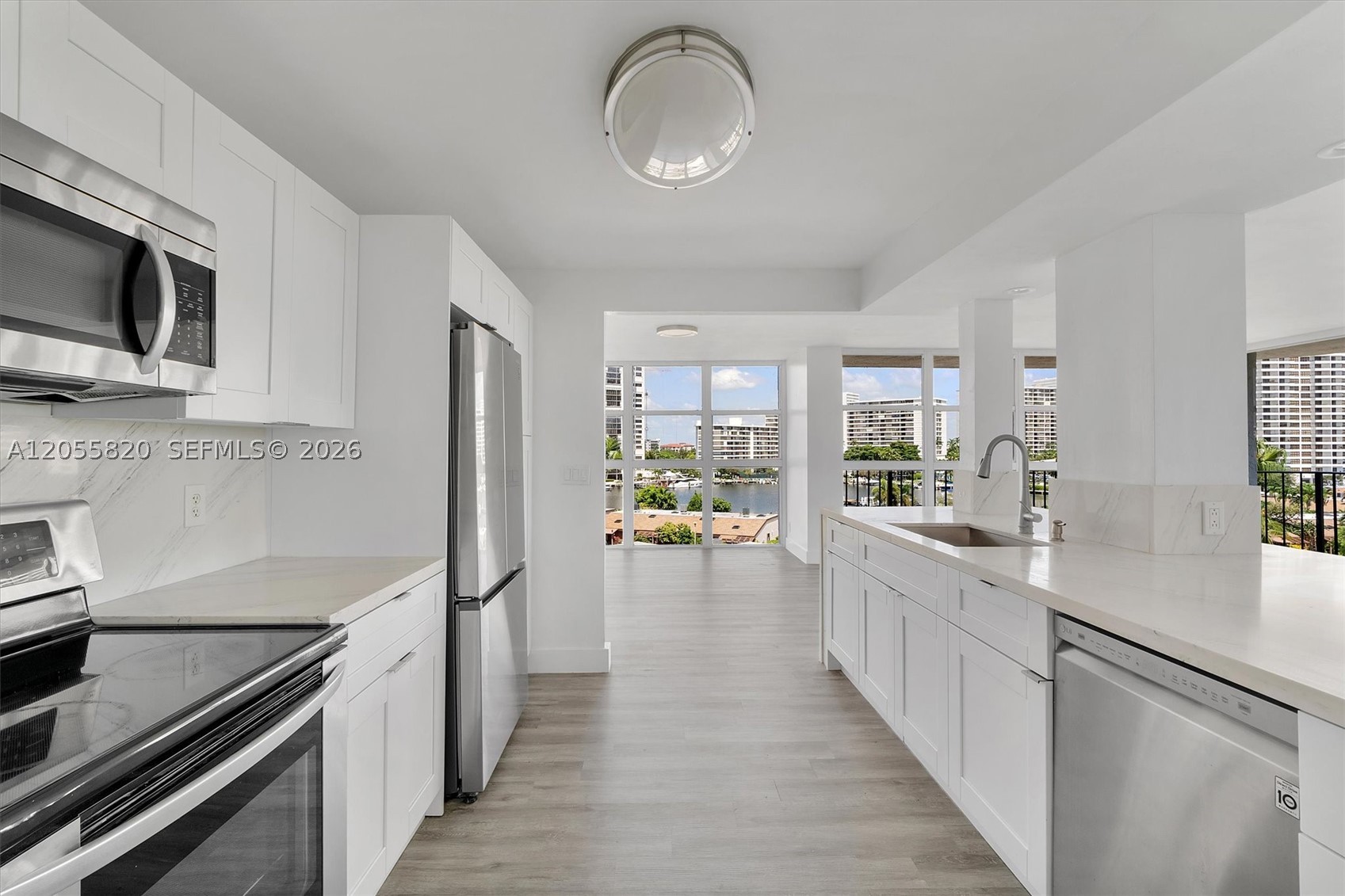 200 LESLIE CONDO - Residential
