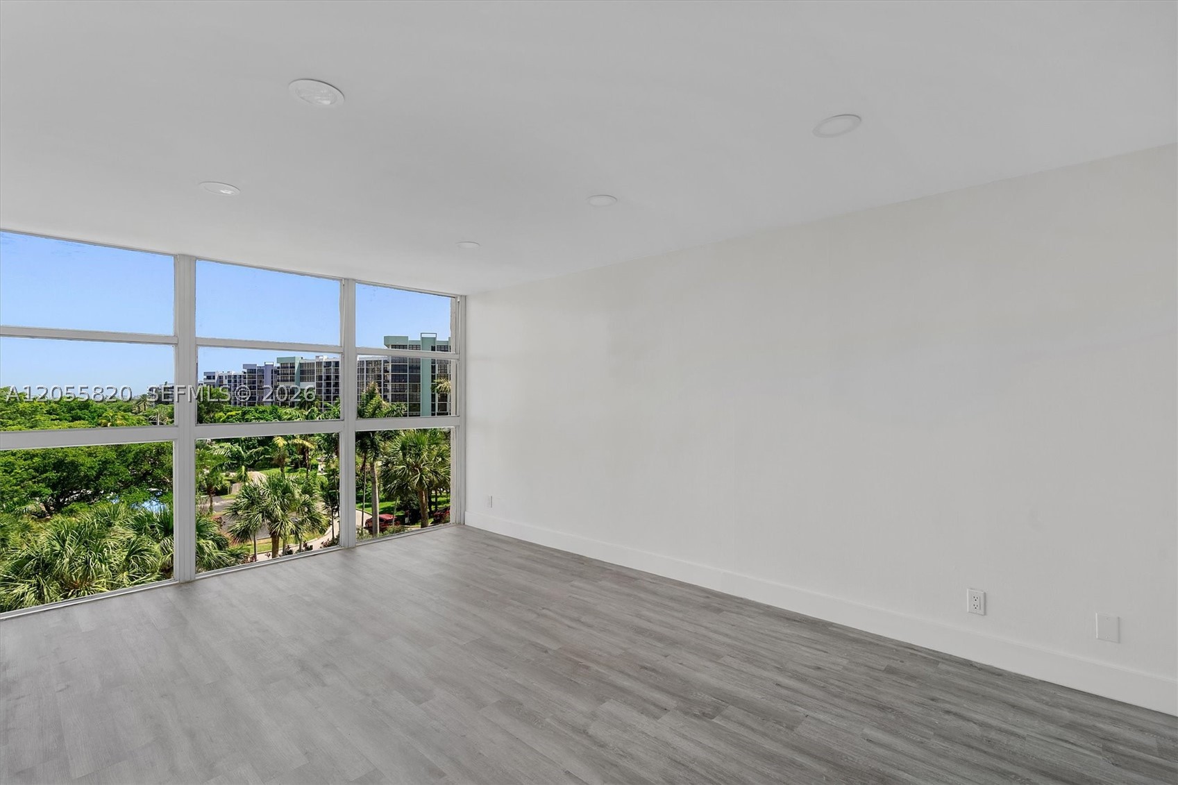 200 LESLIE CONDO - Residential