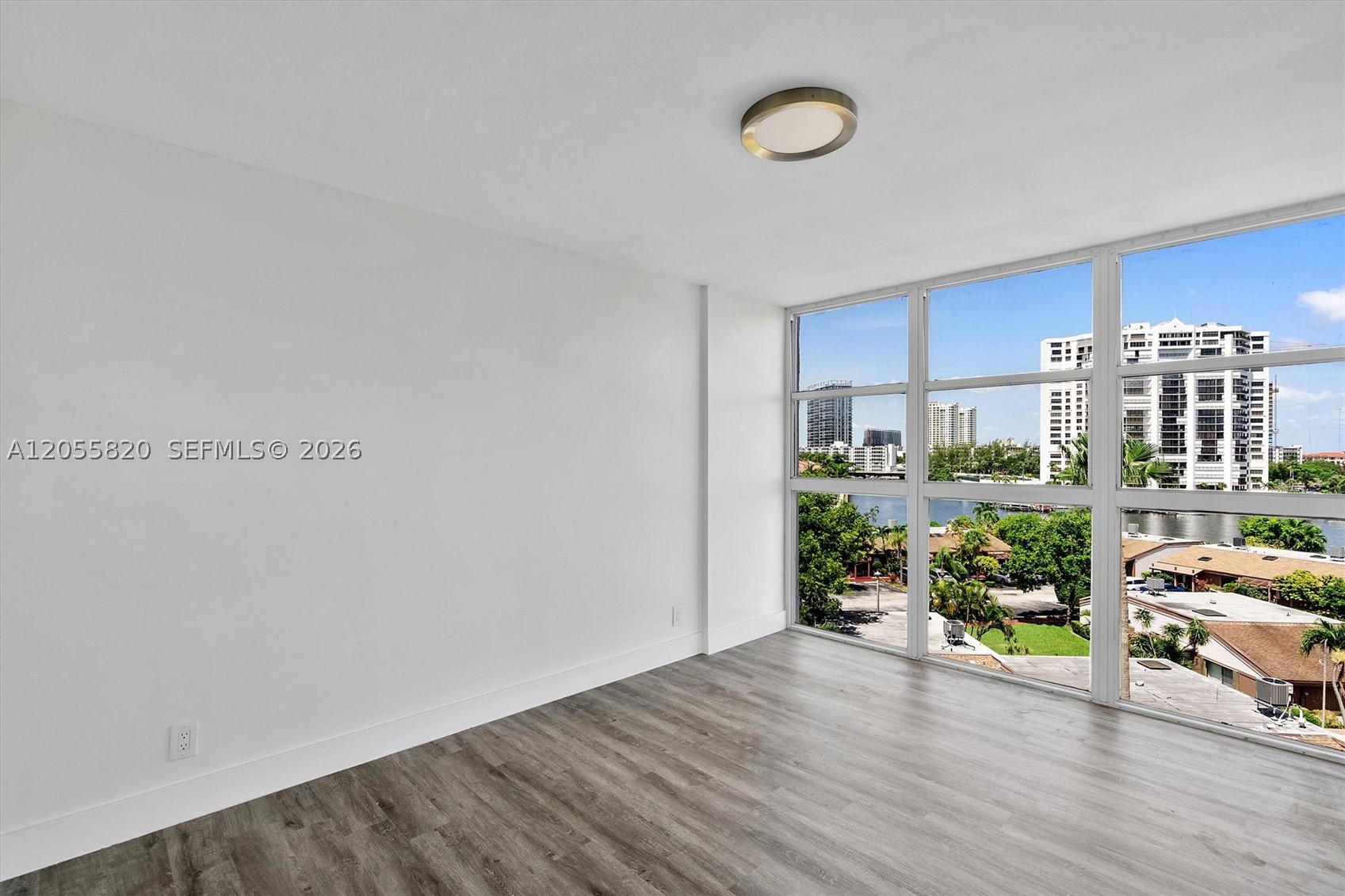 200 LESLIE CONDO - Residential