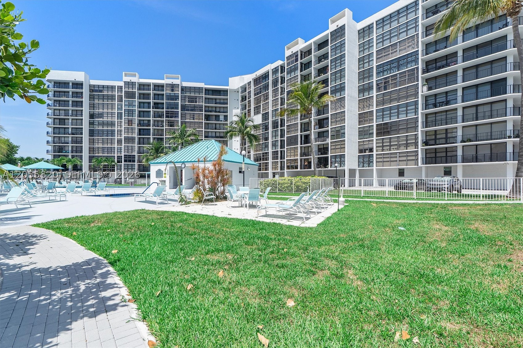 200 LESLIE CONDO - Residential