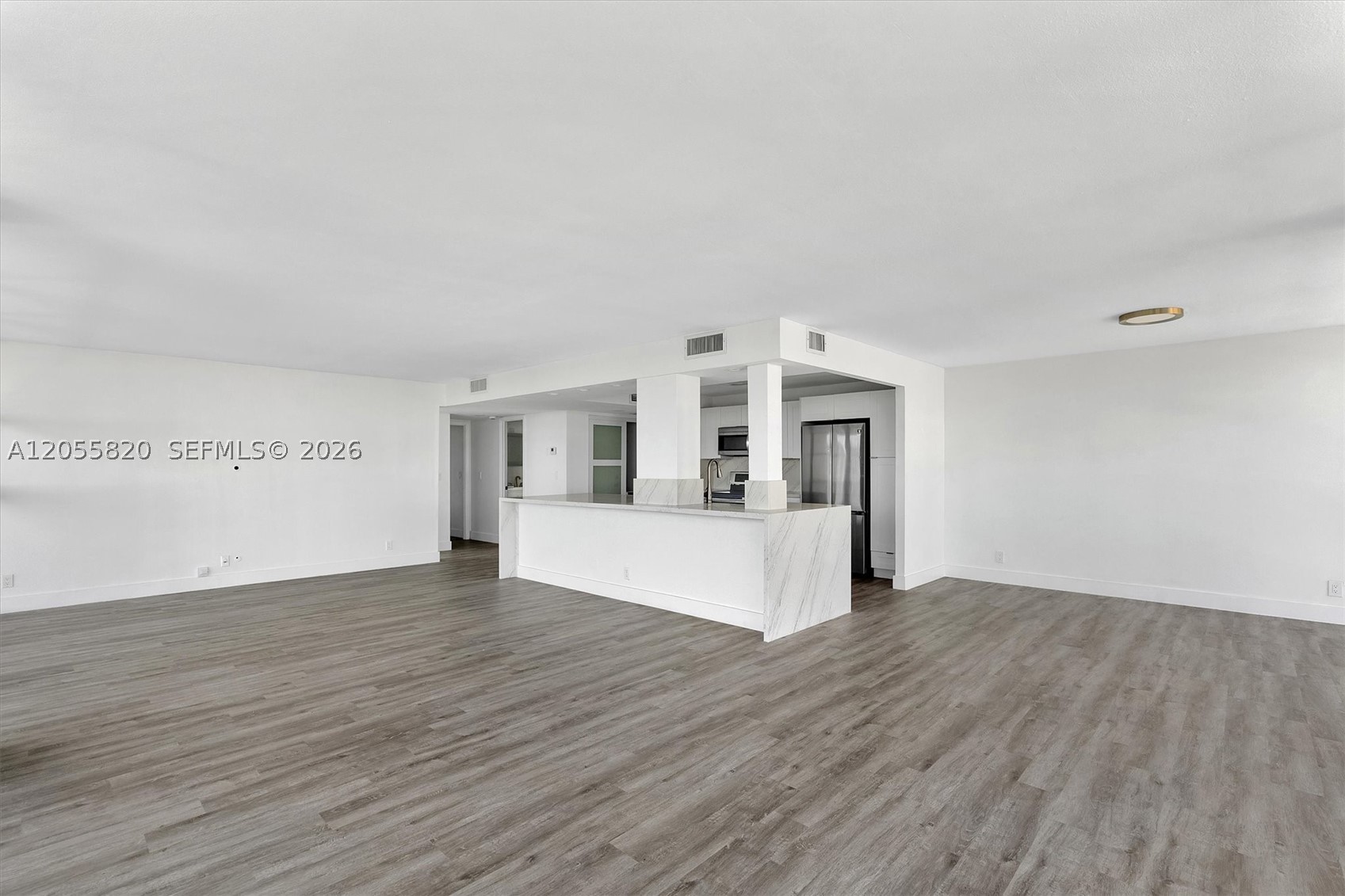 200 LESLIE CONDO - Residential