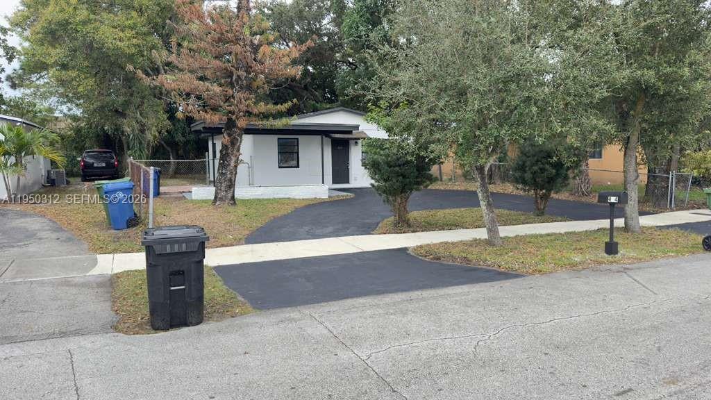 Charming 3/1 single-family home in Fort Lauderdale featuring a brand-new roof and a comfortable, functional layout. Bright interiors with great natural light and welcoming living spaces. Conveniently located near major roads, shopping and dining. Easy to show.