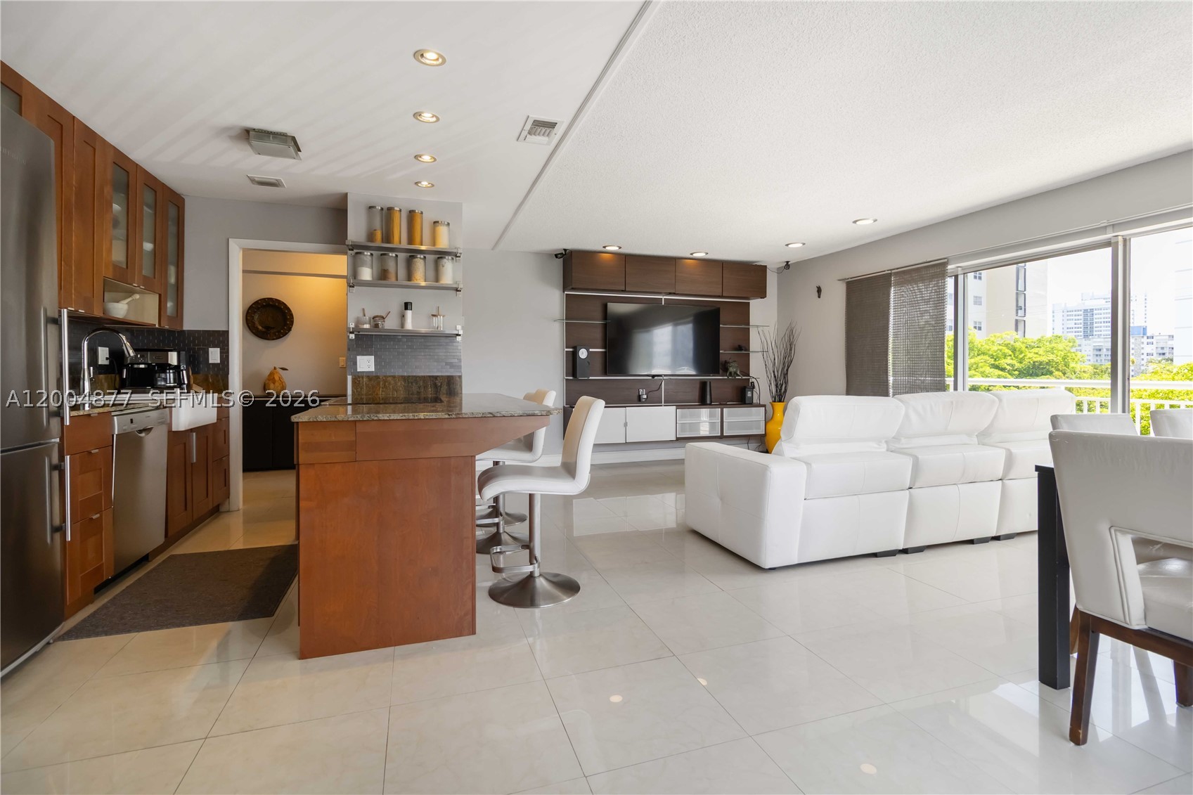 GOLDEN ISLES TOWERS CONDO - Residential