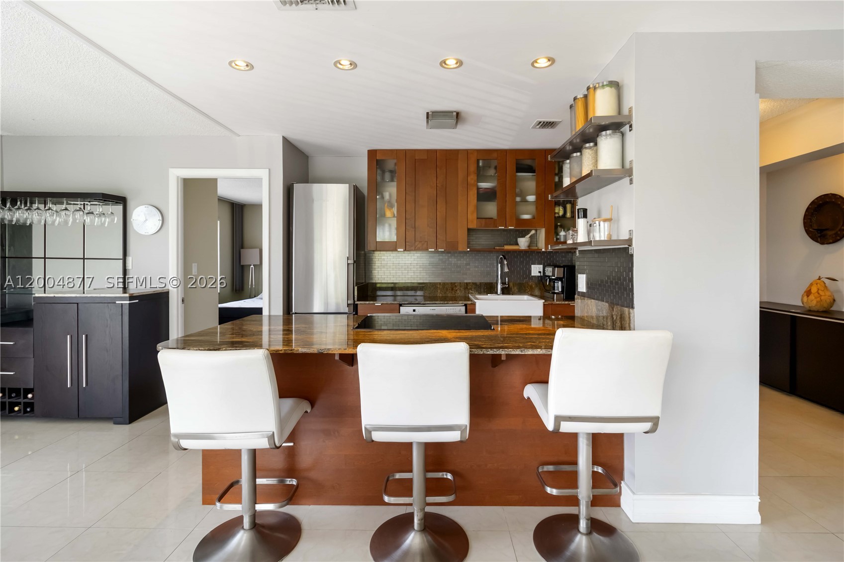 GOLDEN ISLES TOWERS CONDO - Residential