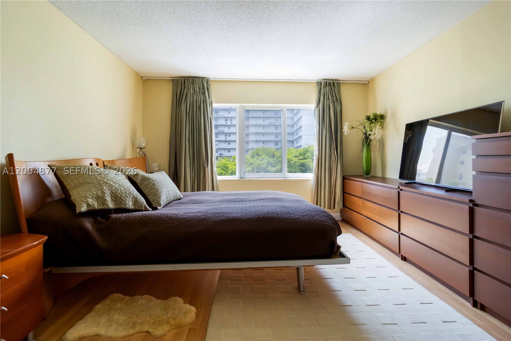 GOLDEN ISLES TOWERS CONDO - Residential