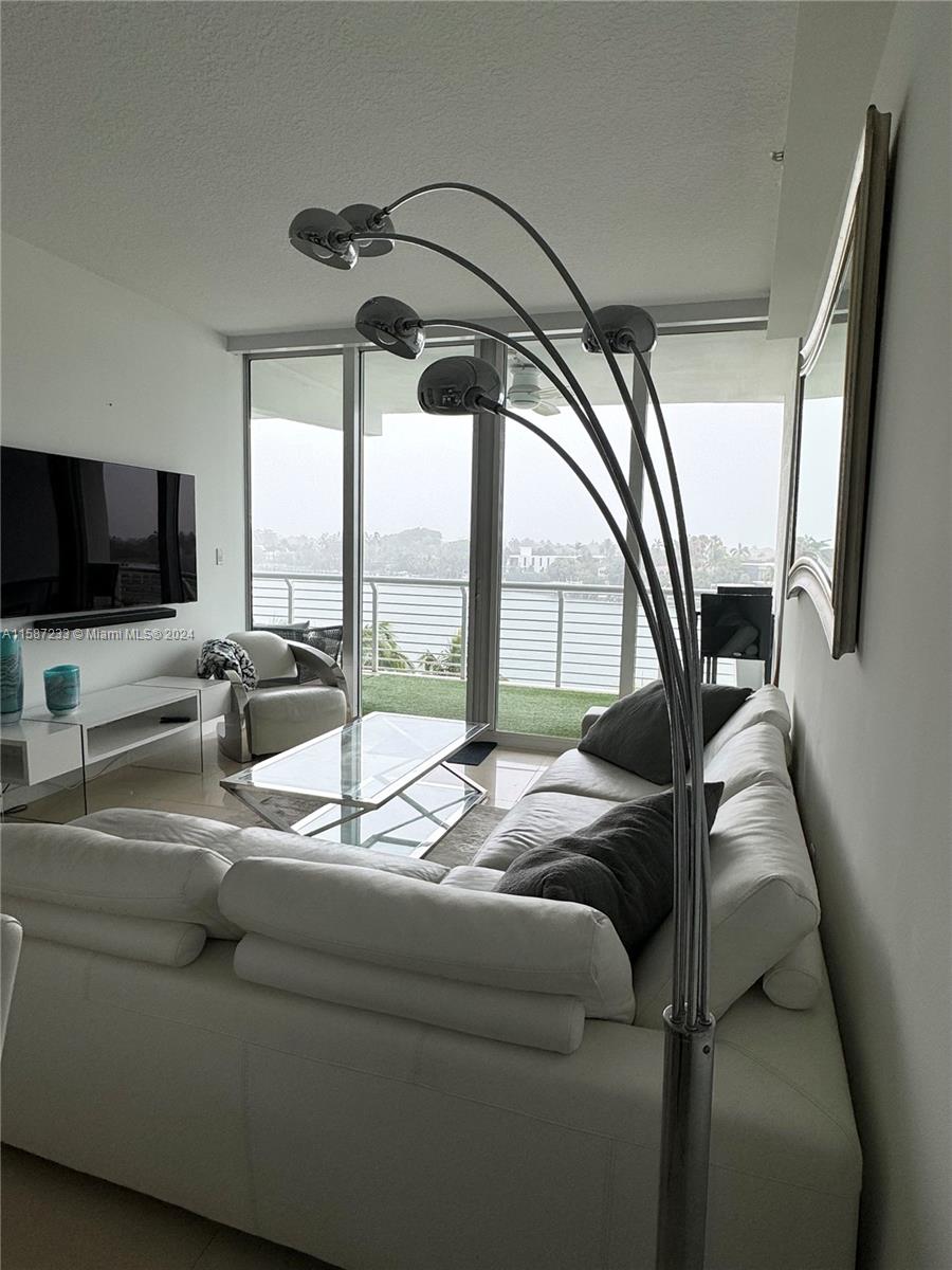 REGATTA AT INDIAN CREEK C - Residential Lease