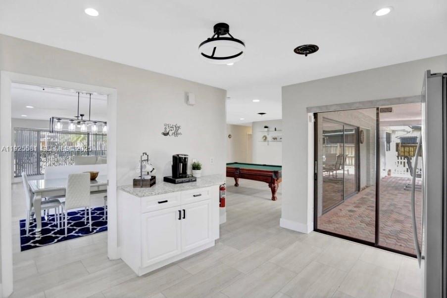 HOLLYWOOD HILLS - Residential