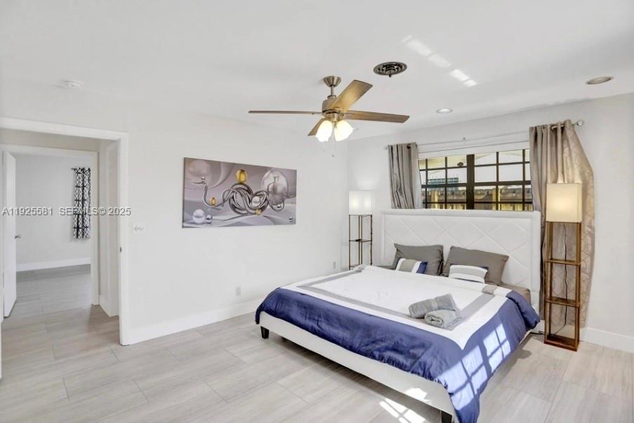 HOLLYWOOD HILLS - Residential