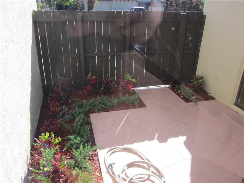 SNAPPER CREEK TOWNHOUSES - Residential Lease