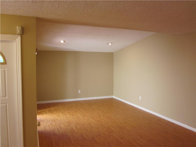 SNAPPER CREEK TOWNHOUSES - Residential Lease