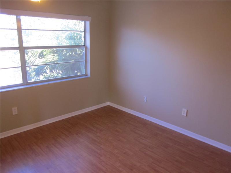 SNAPPER CREEK TOWNHOUSES - Residential Lease