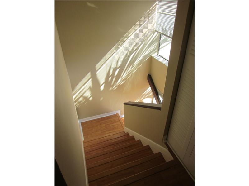 SNAPPER CREEK TOWNHOUSES - Residential Lease