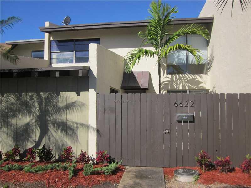 UPDATED 3/2 IS A MUST SEE FOR ANY SNAPPER CREEK PROSPECT. ONE BEDROOM AND ONE FULL BATH DOWNSTAIRS. MOVE IN CONDITION, FRESHLY PAINTED INSIDE AND OUT. SCREENED IN PATIO IS PERFECT FOR ENTERTAINING. IF YOU SHOW IT, YOU WILL RENT IT !!