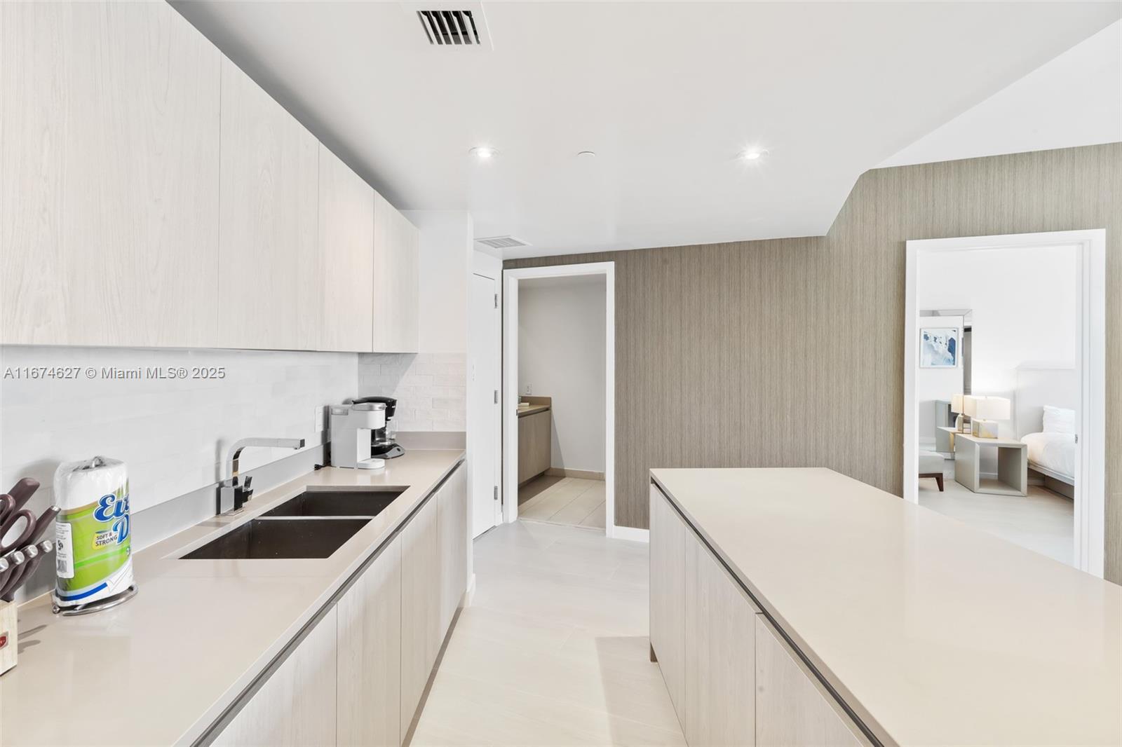 4111 SOUTH OCEAN DRIVE CO - Residential
