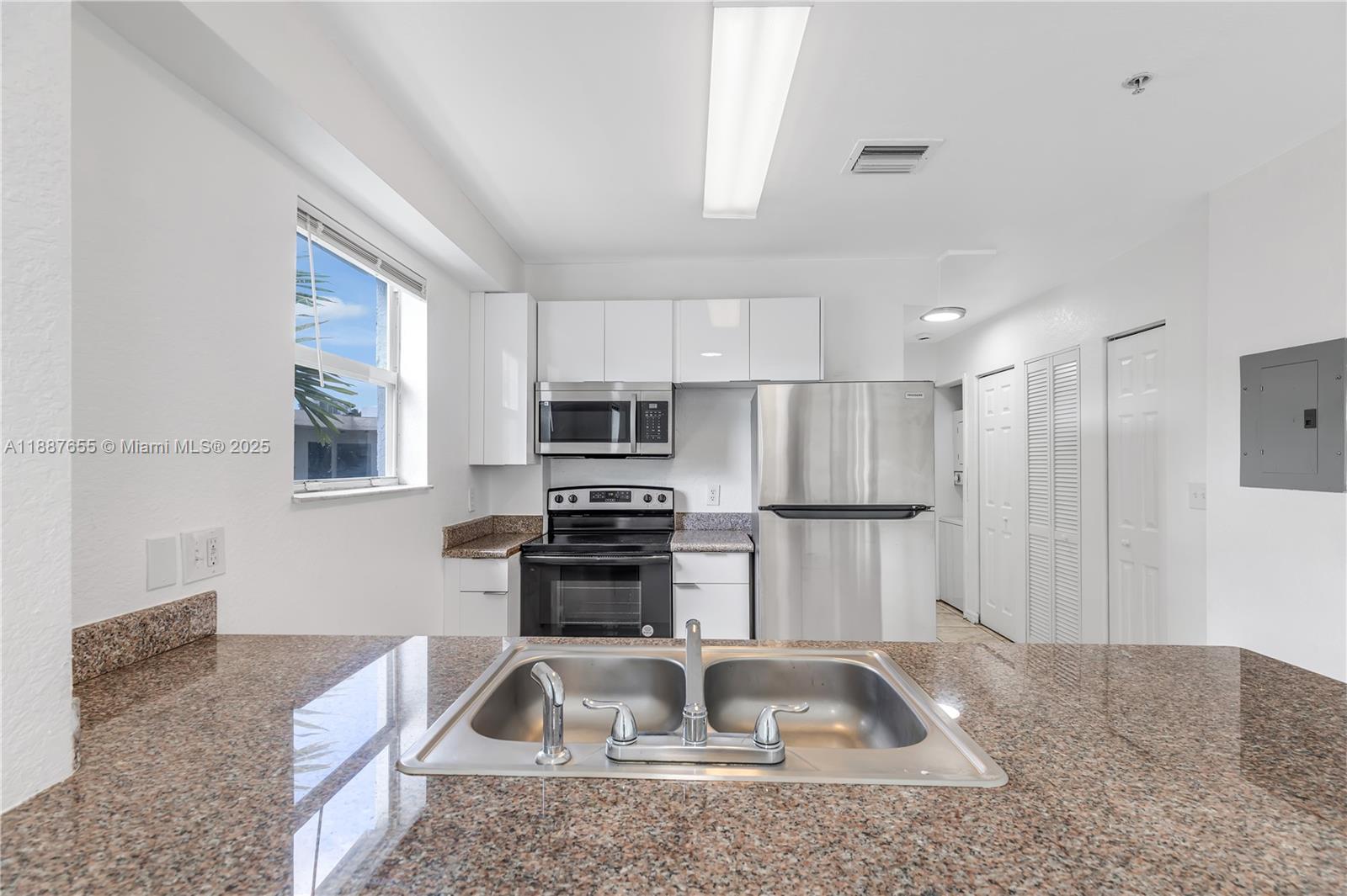 PARKVIEW APARTMENTS CONDO - Residential Lease