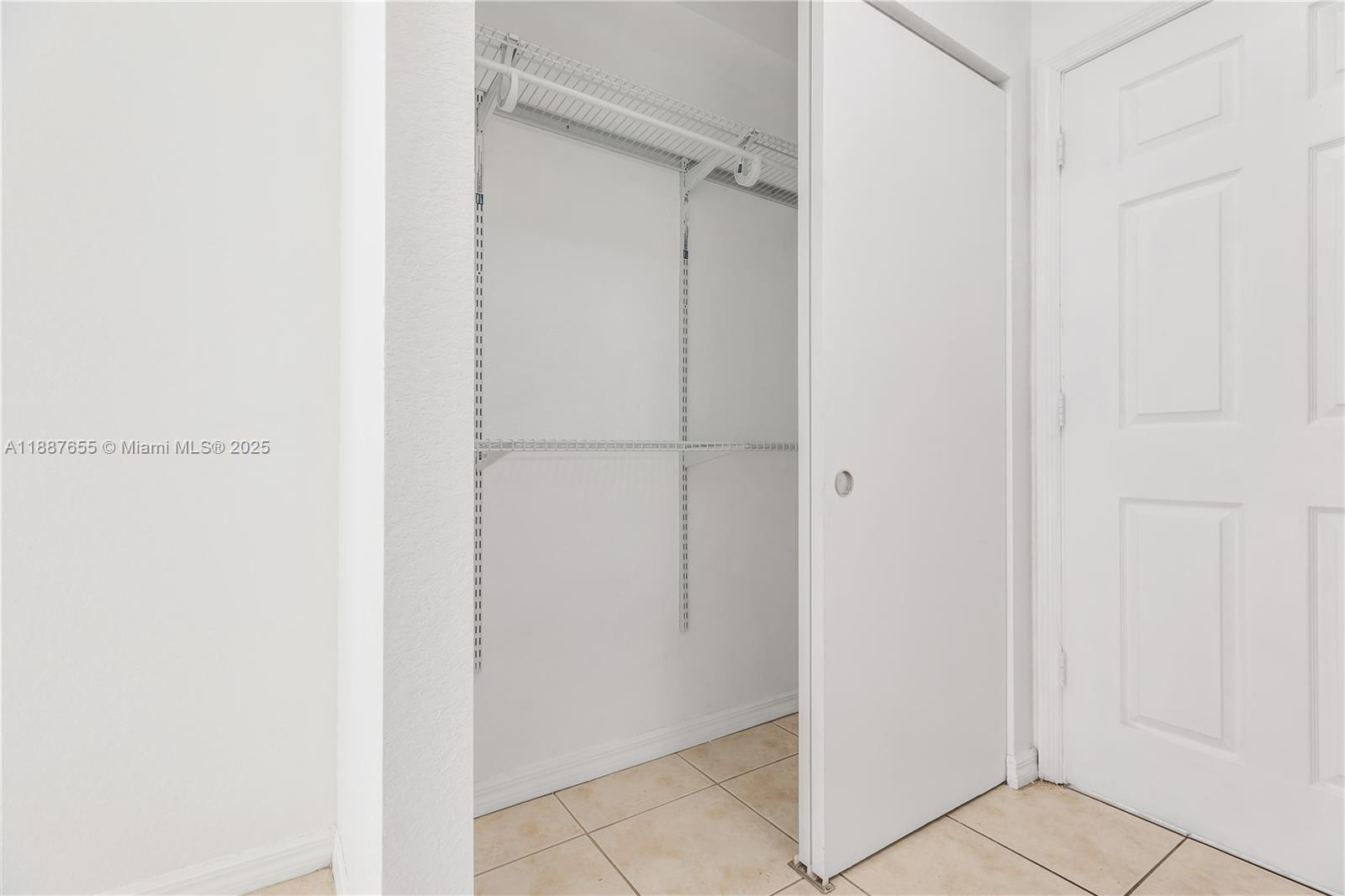 PARKVIEW APARTMENTS CONDO - Residential Lease
