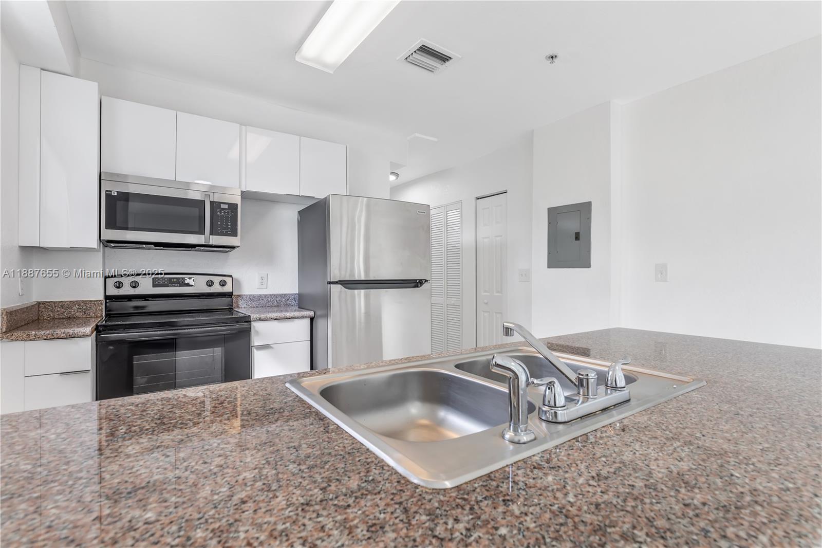 PARKVIEW APARTMENTS CONDO - Residential Lease