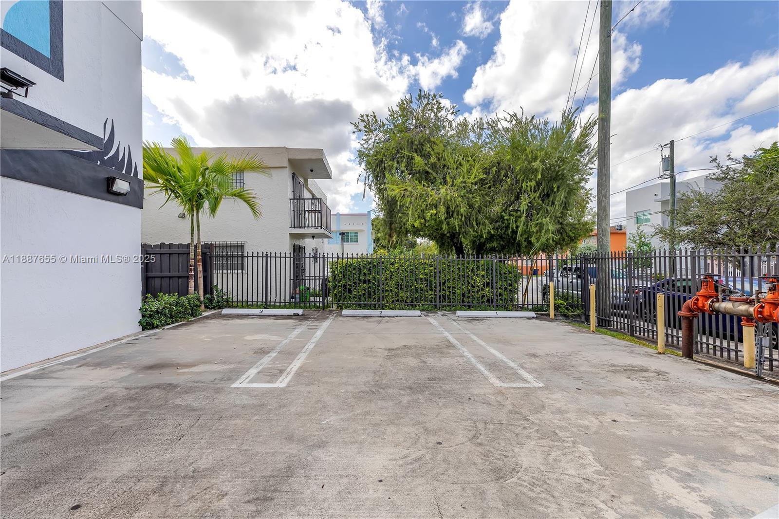 PARKVIEW APARTMENTS CONDO - Residential Lease