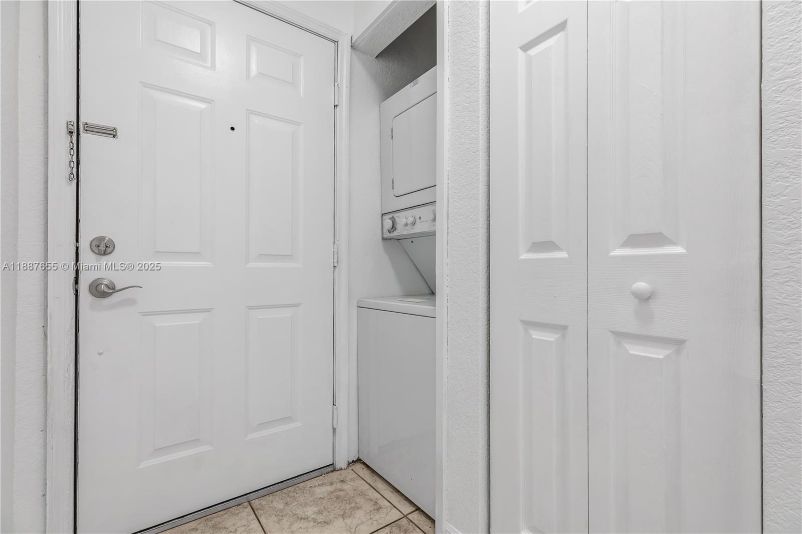 PARKVIEW APARTMENTS CONDO - Residential Lease