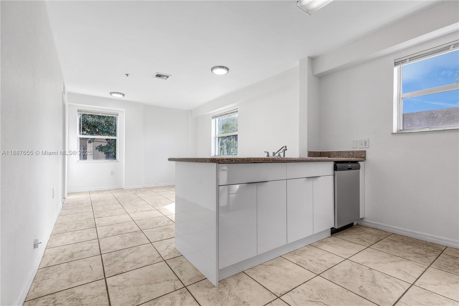 PARKVIEW APARTMENTS CONDO - Residential Lease