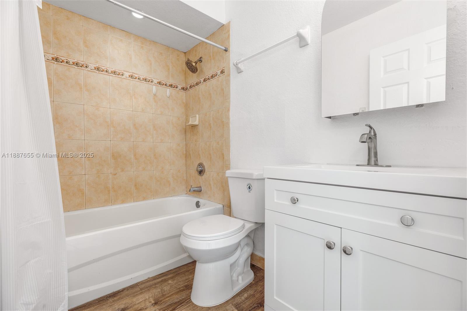 PARKVIEW APARTMENTS CONDO - Residential Lease