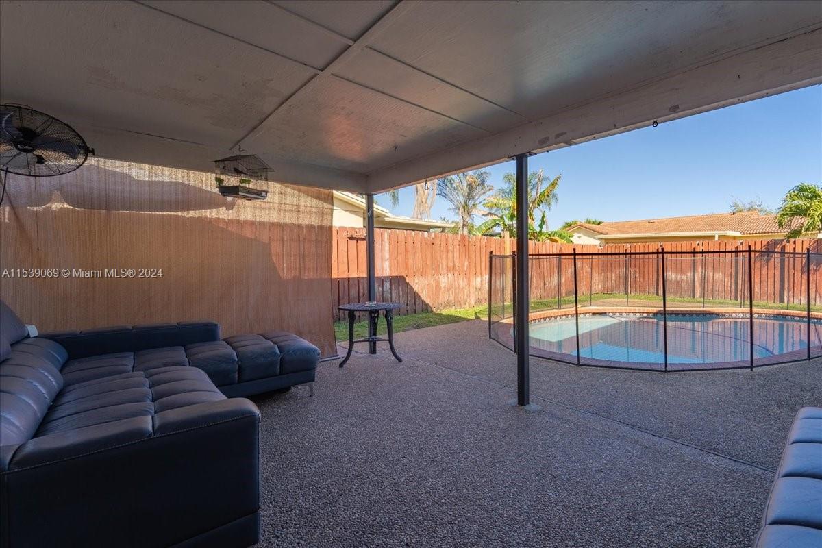 ROYAL PALM POINTE - Residential