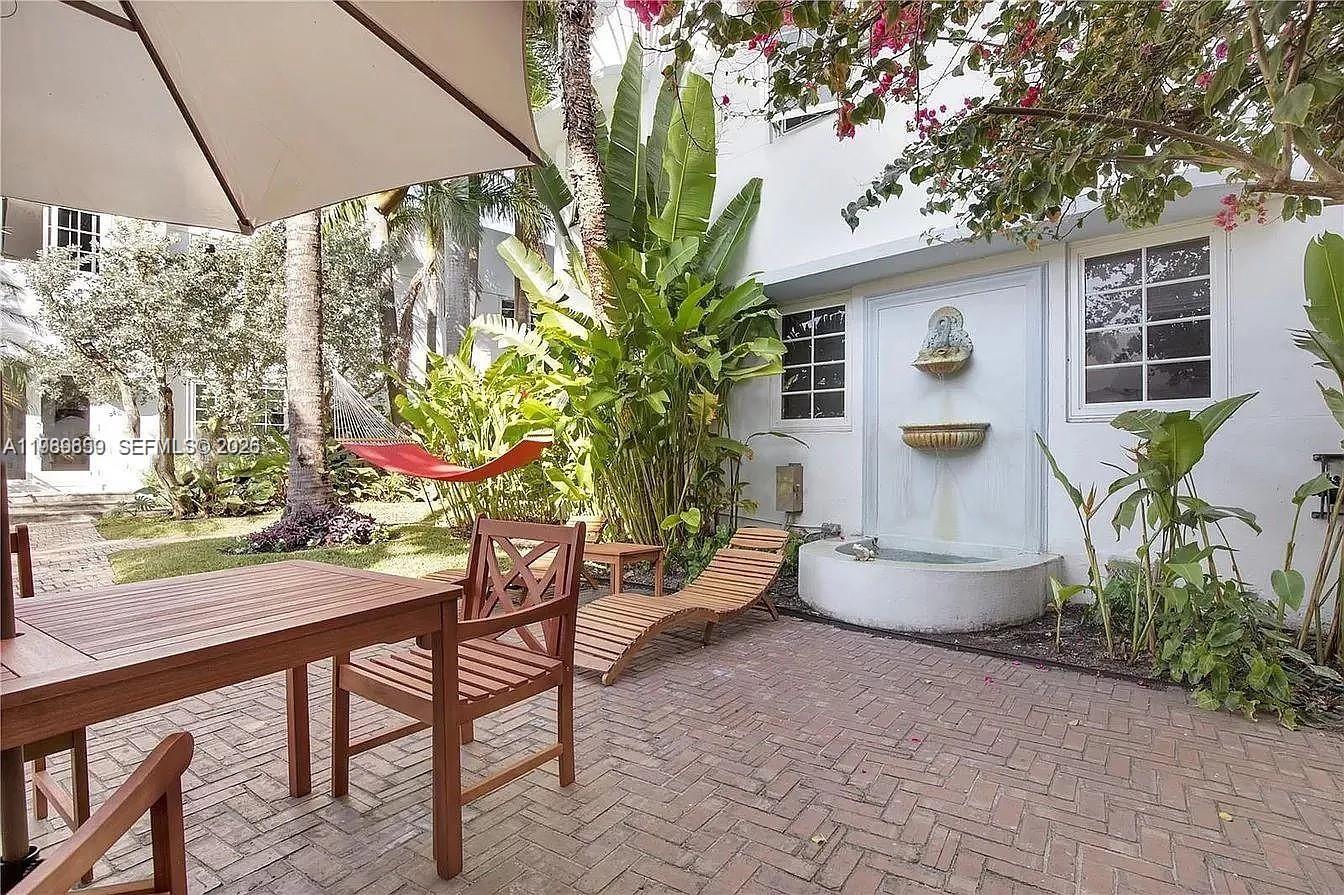 THE PARK VINTAGE CONDO - Residential