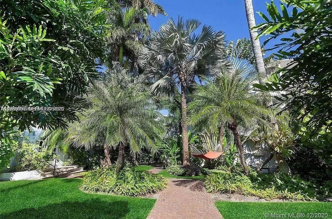 Step into this spacious and beautifully maintained first-floor corner unit featuring elegant wooden floors, a
renovated bathroom and kitchen with a wine cooler and dine-in area. Nestled in a gated building with a charming
courtyard, this home is within walking distance to Flamingo Park, Espanola Way, Lincoln Road, and the Beach!
Directly across from Flamingo Park, a 36-acre recreational haven with a tennis center, lap pool, kids’ playground,
and dog park. Originally completely rehabbed in 2008, this building now features brand-new hurricane-impact
windows for peace of mind. This is the perfect South Beach property—whether you’re looking to entertain, enjoy
privacy, or fully embrace the Miami lifestyle. Tenant in place call me in advance to schedule.