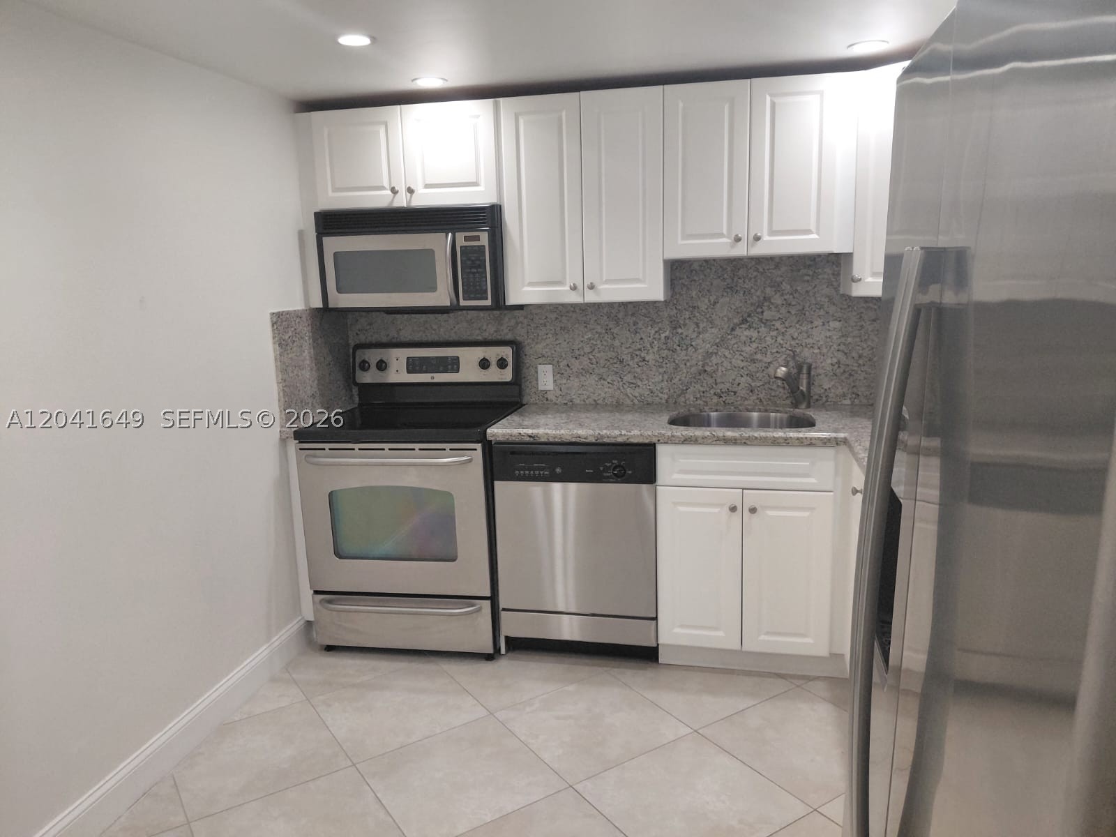 ARLEN BEACH CONDO - Residential